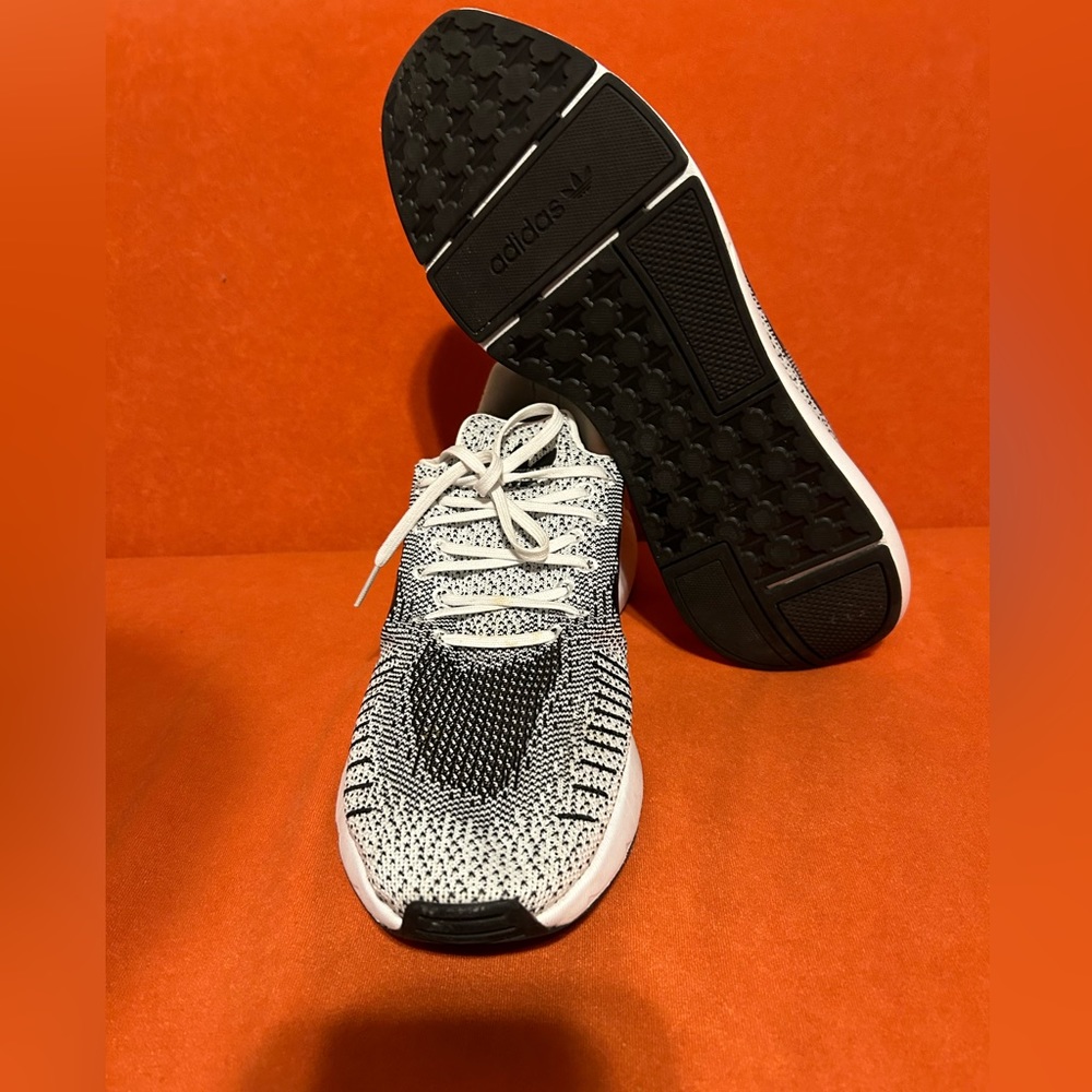 Adidas Swift Run 22 - image 4